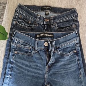 00 Jeans pair